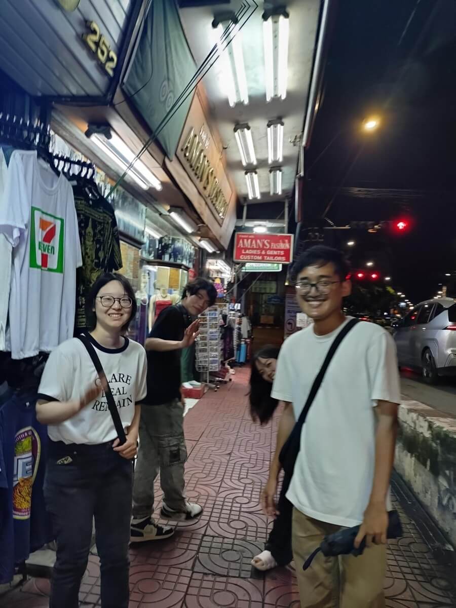 Experiencing local life on the streets of Bangkok (Bangkok, Thailand)