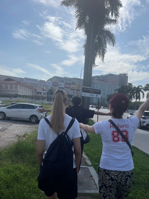 To conduct interviews, we headed to a shopping mall where local people gather.