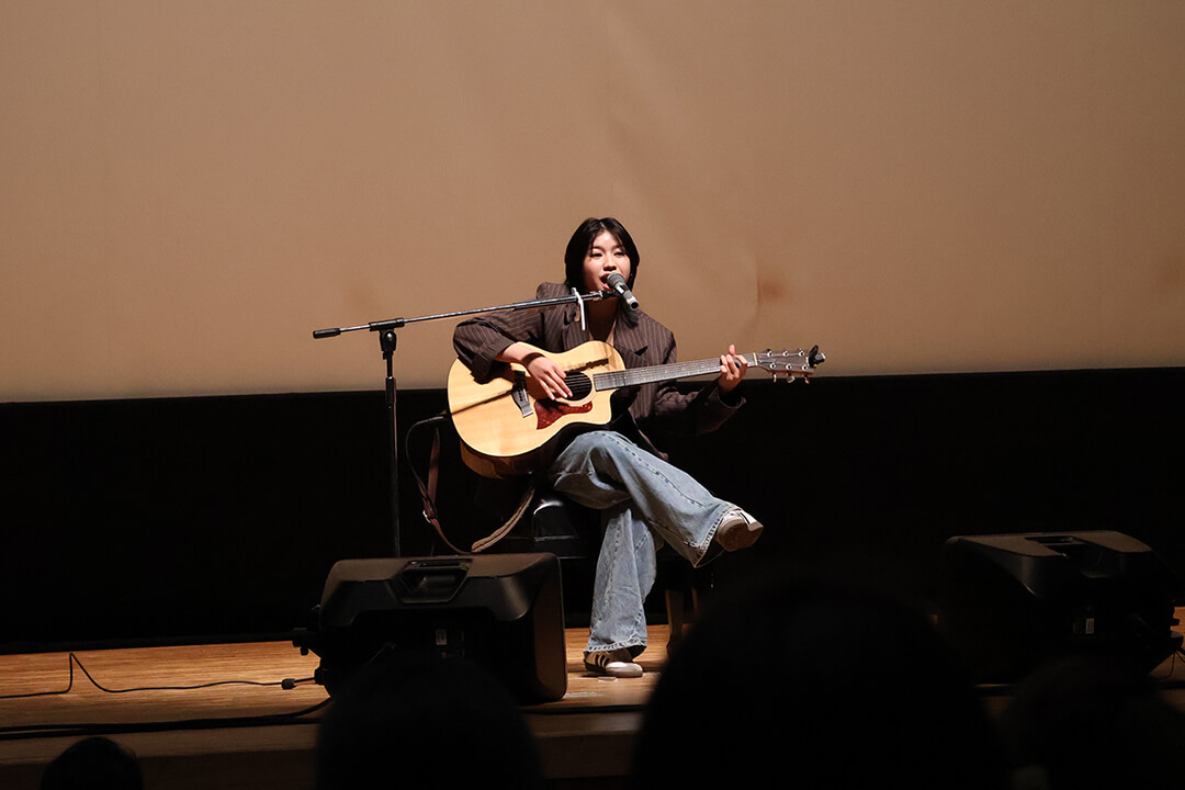 Artist Leina singing the theme song