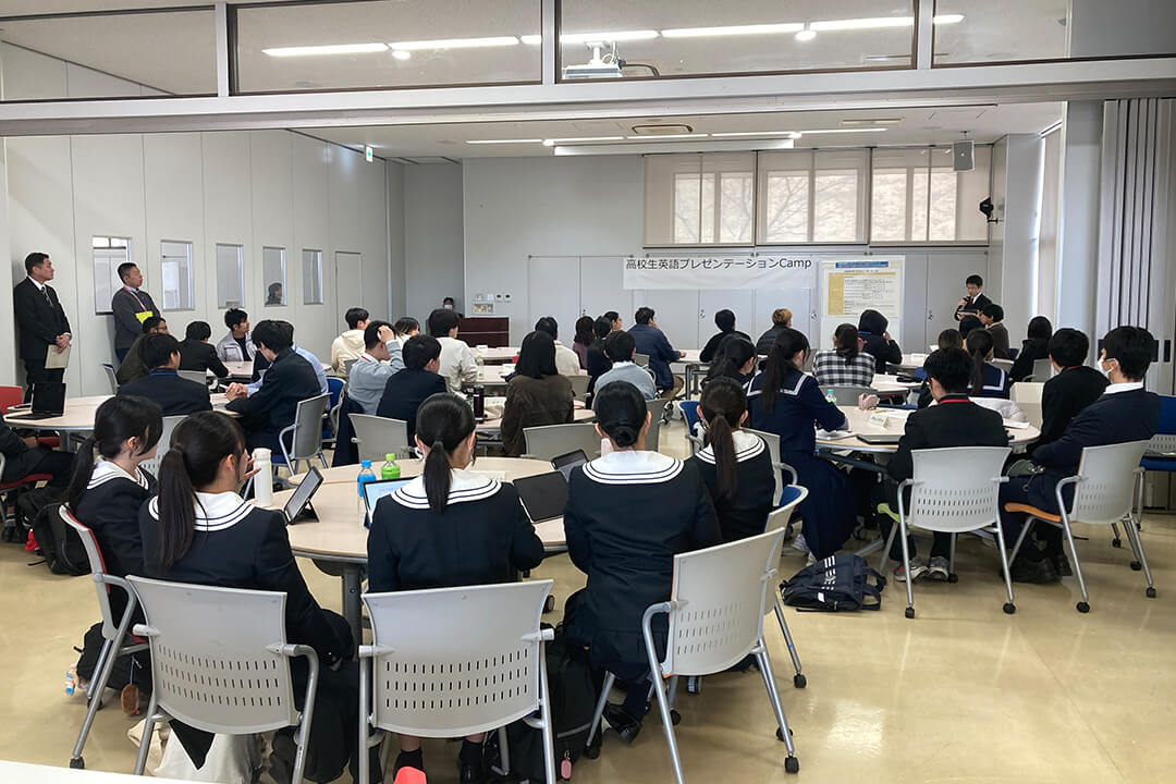 Kyushu Institute of Technology, Ritsumeikan Asia Pacific University, and Iizuka City Jointly Held “High School English Presentation Camp”