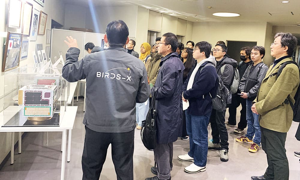 APU Students Visit Kyutech's Research on Space and AI Robotics