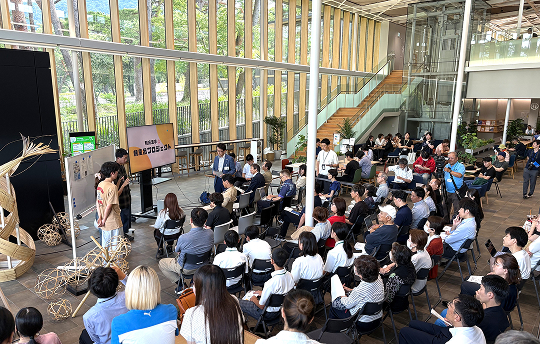 APU Students Present Results of Practicum Course “Beppu Community Development” at Beppu City Library in Comorebi Park